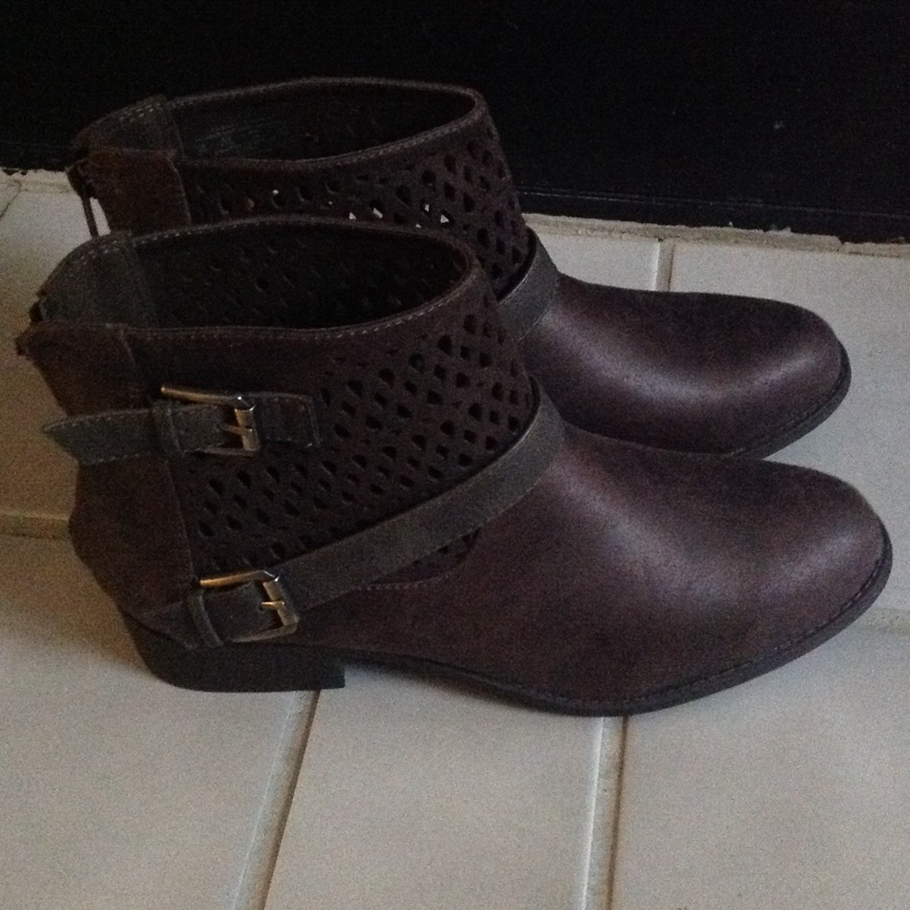 Brown diamond cut out detail Booties