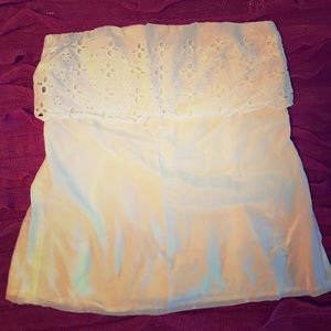 EVERYTHING MUST GO🌼 Lacey strapless top