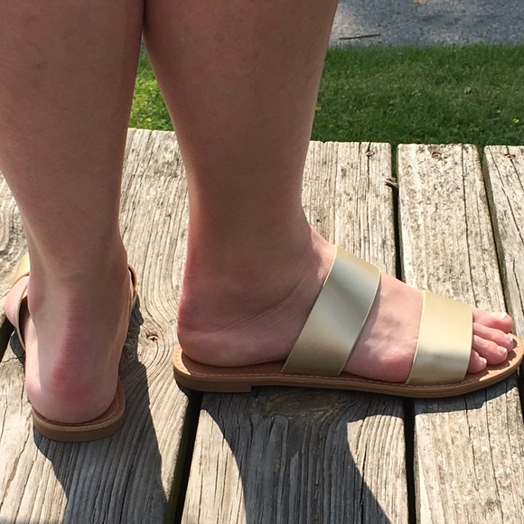 A5️⃣🌟Matte Gold Sandals! NEW! - Picture 4 of 5