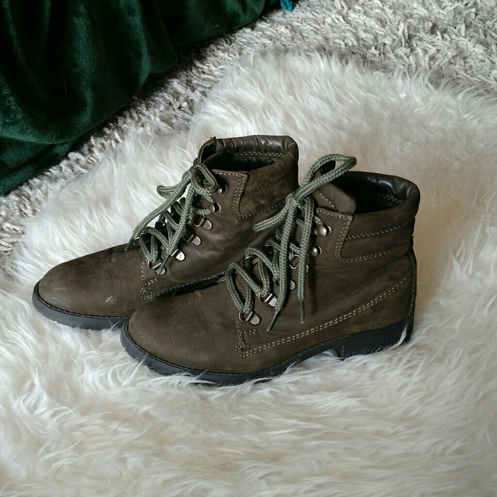 Steve Madden dark army green boots!