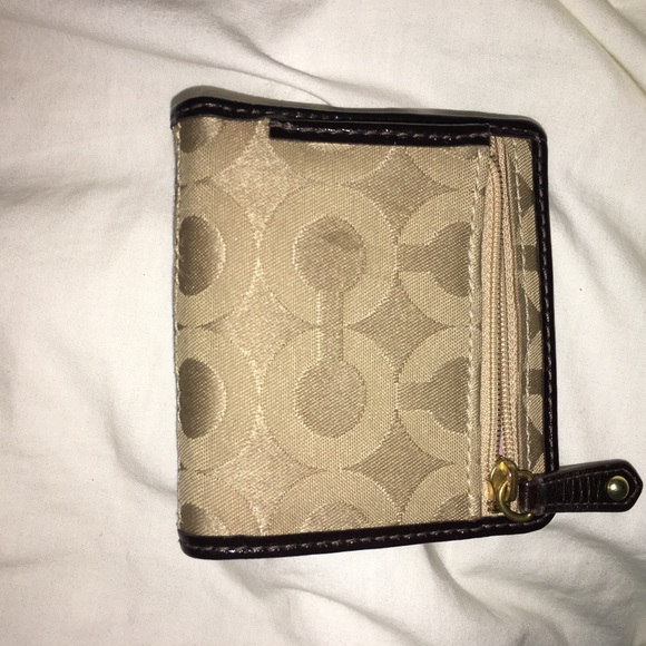 Coach - Picture 5 of 8