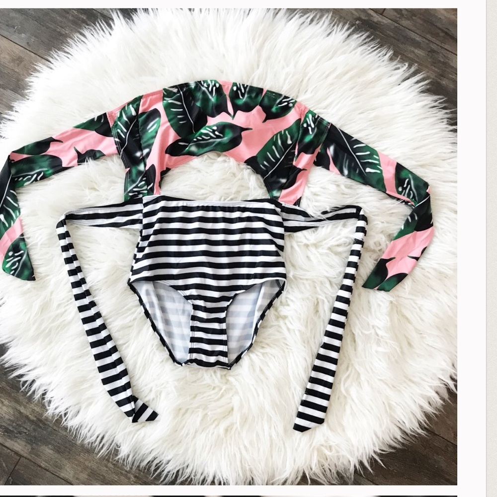 LAST ONE! Med Tropical Leaf One Piece Swimsuit - Picture 3 of 7