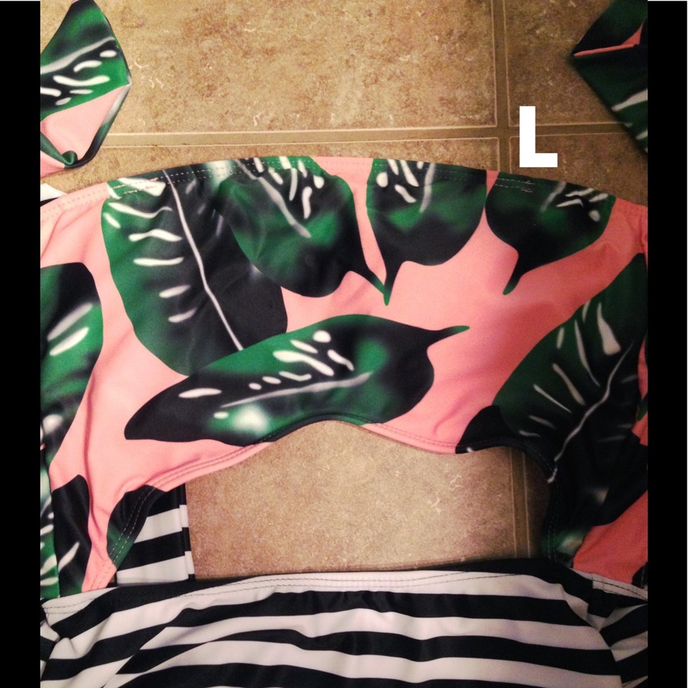 LAST ONE! Med Tropical Leaf One Piece Swimsuit - Picture 6 of 7