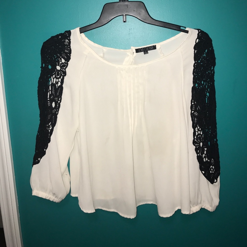 SUPER DRESSY cream and black lace crop top!!!🖤