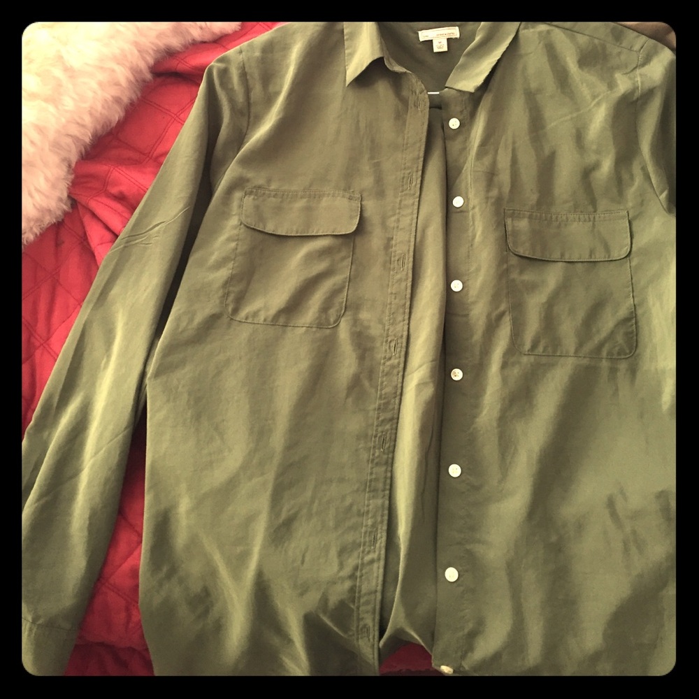 Gap loose fitted button up, thin like satin