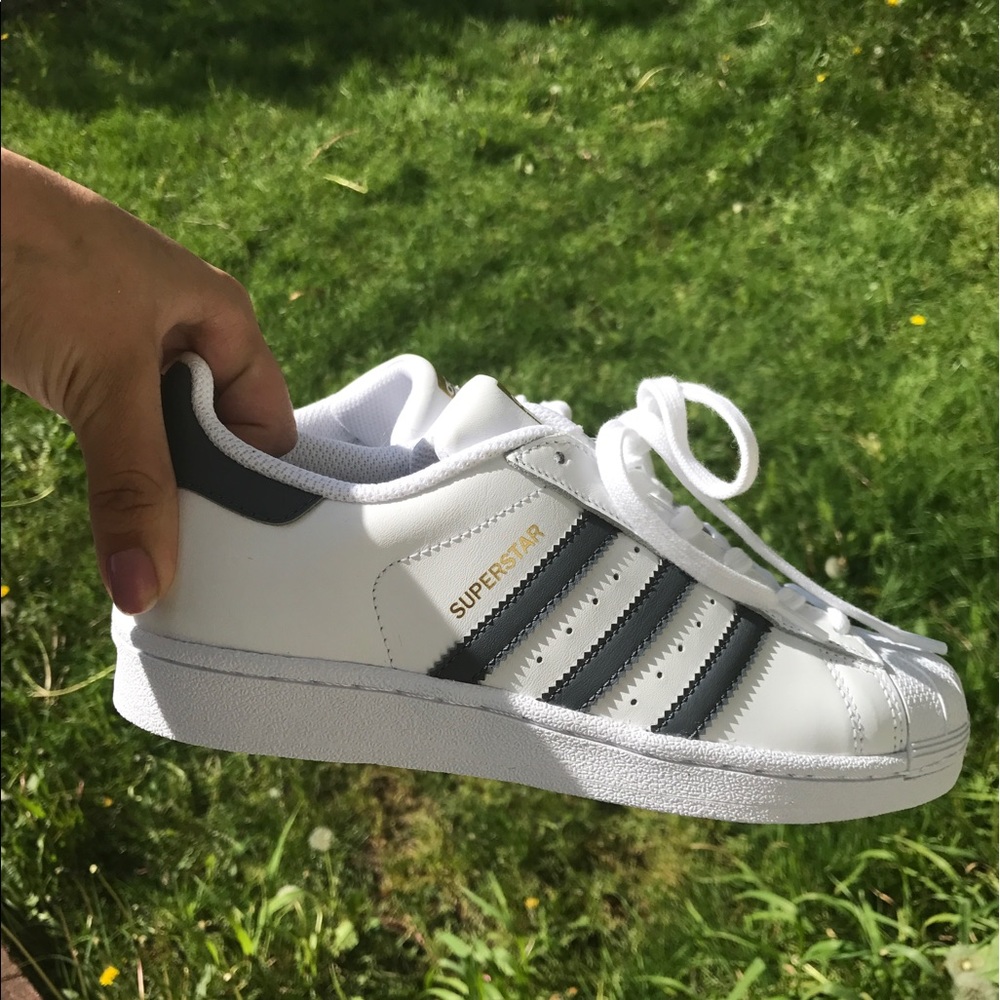 Grey adidas superstars | cshop
