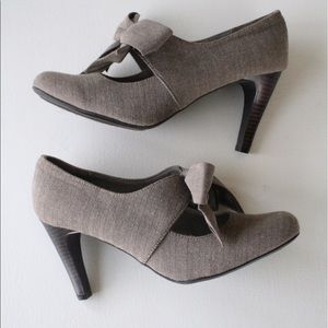 Anna Marino Bowed Heels