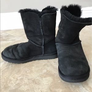 Women's Ugg black button Bailey short boots