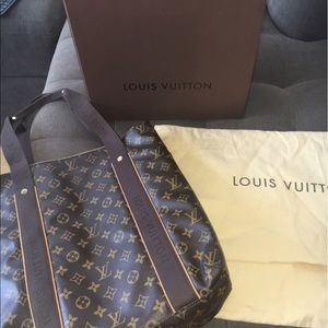 Authentic Louis Vuitton Shopper box with dust bag