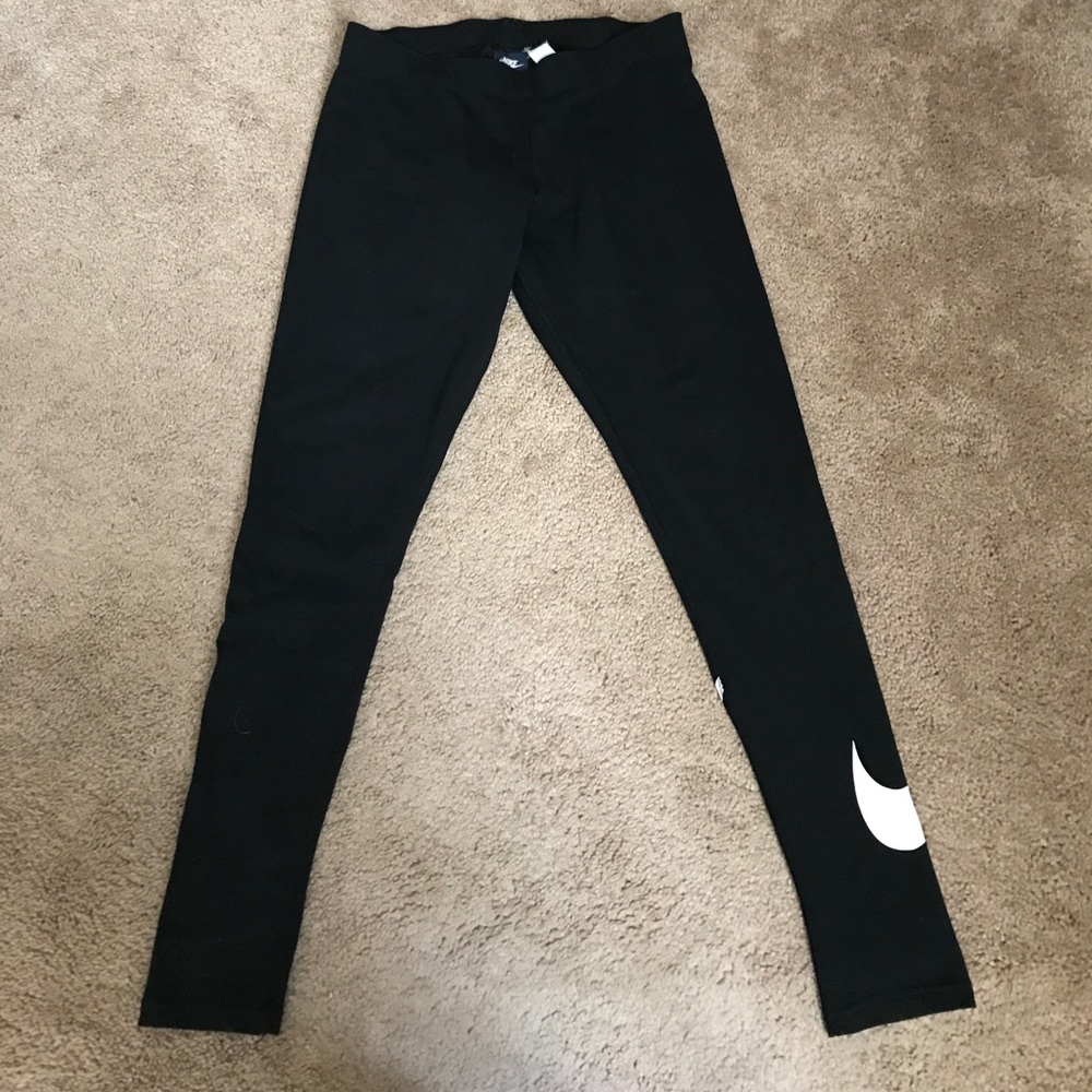 Black Nike leggings