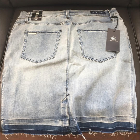 Final Markdown: NWT Rock and Republic denim skirt - Picture 2 of 4