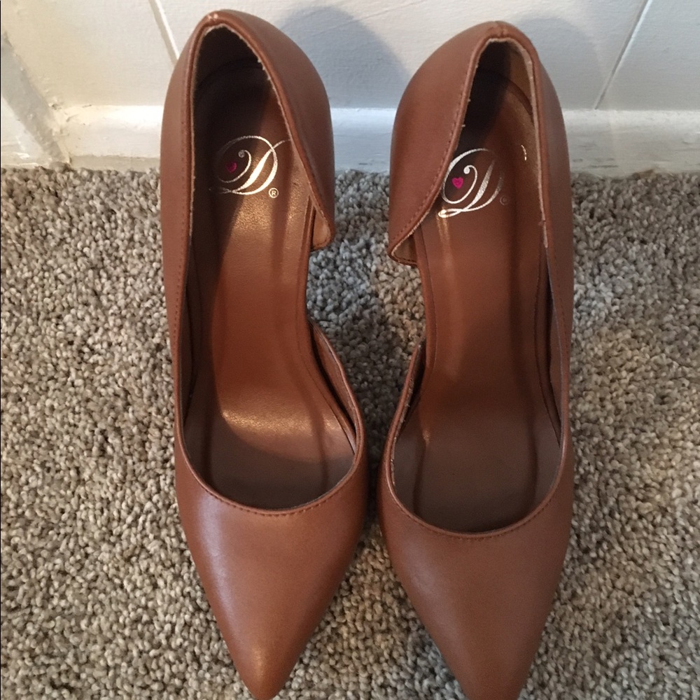 Cognac brown women's 5.5 pointed toe heels