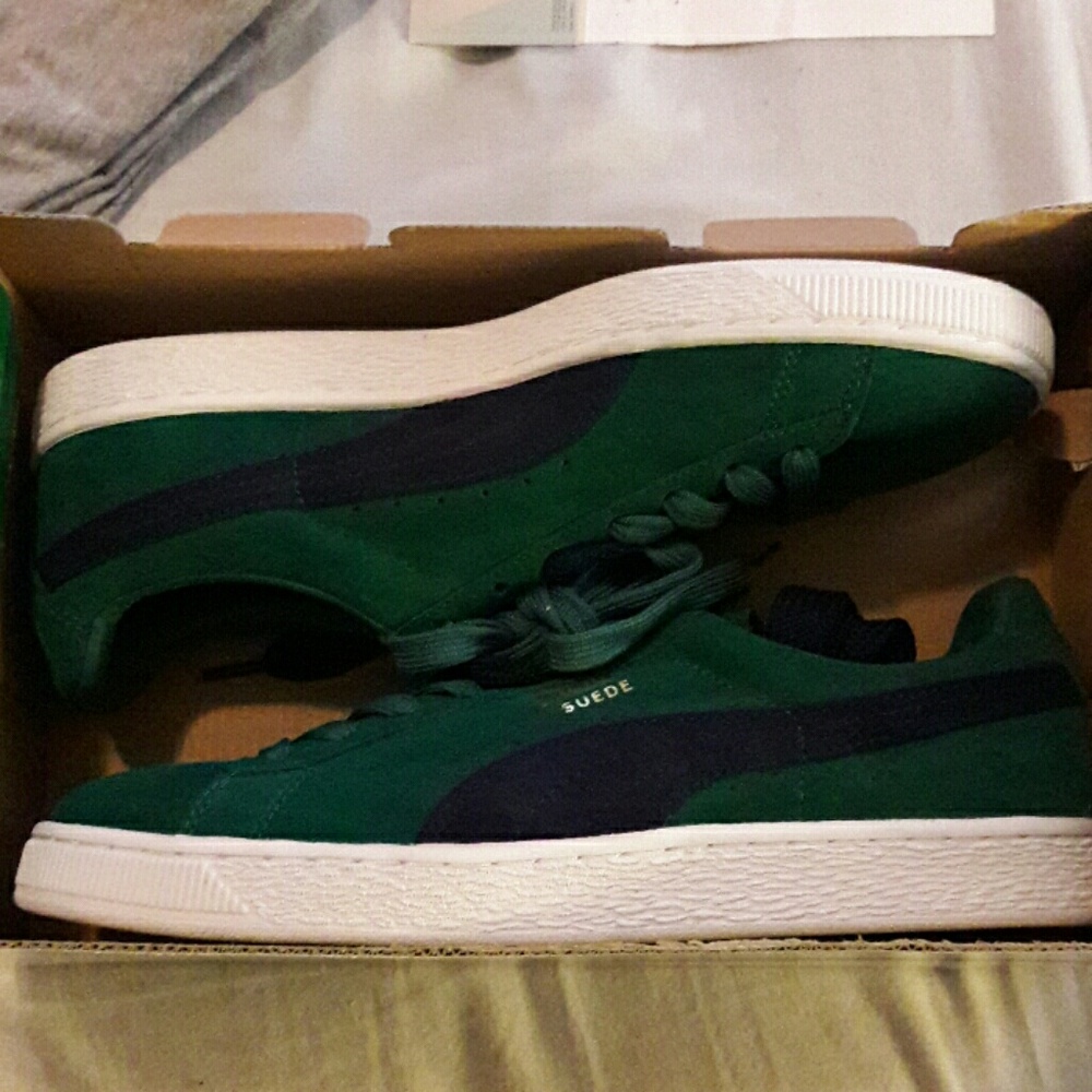 🚫SOLD🛇Suede PUMAS!!!