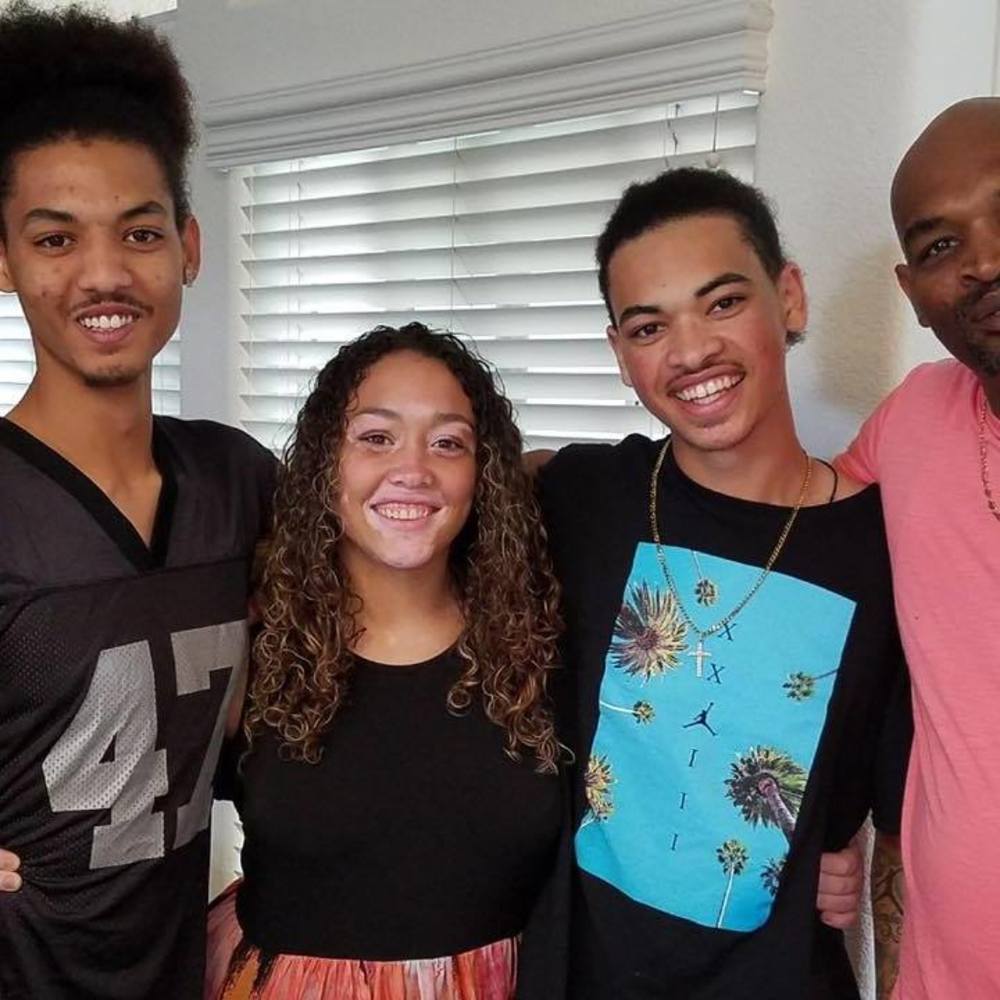 Meet your Posher, Tray