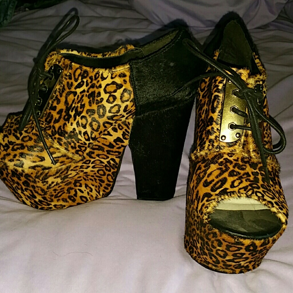 Sz 8 Leopard & black platform peep toe shoes