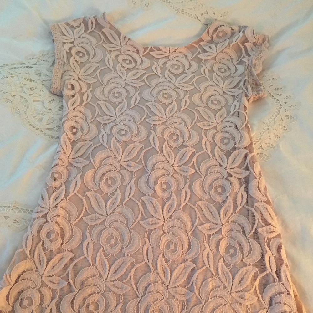 Beautiful lace light pink Nordstrom dress