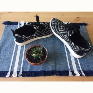 TOMS Sneakers