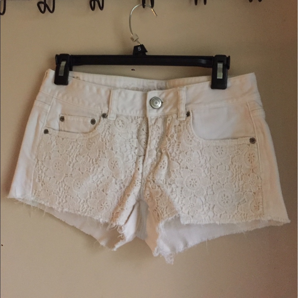 American Eagle -white lace front shorts
