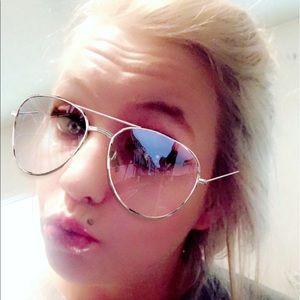 Meet your Posher, Molly