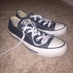 Black converse women's 6 men's 4