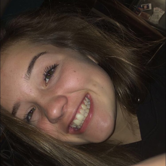 Meet your Posher, Ava - Picture 1 of 1