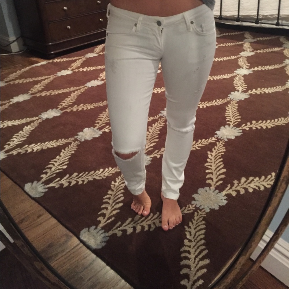 White distressed skinny jeans