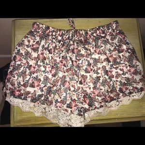 High waisted floral shorts with lace