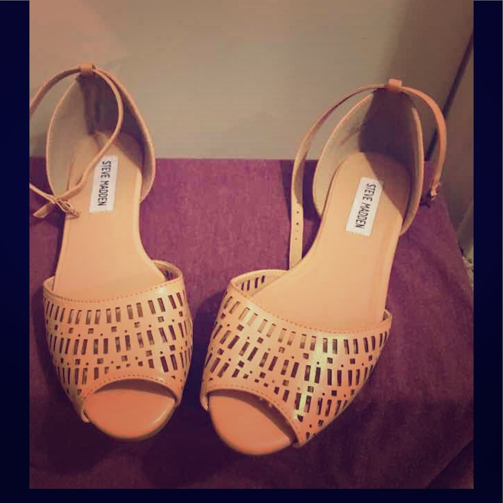Steve Madden laser cut Flats, nude