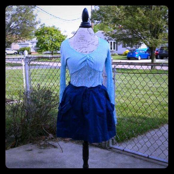 Cute top with skirt - Picture 2 of 2