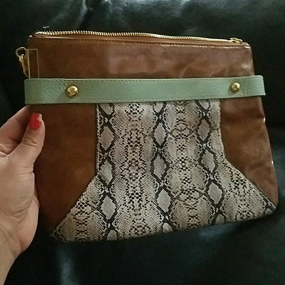 Big wristlet purse