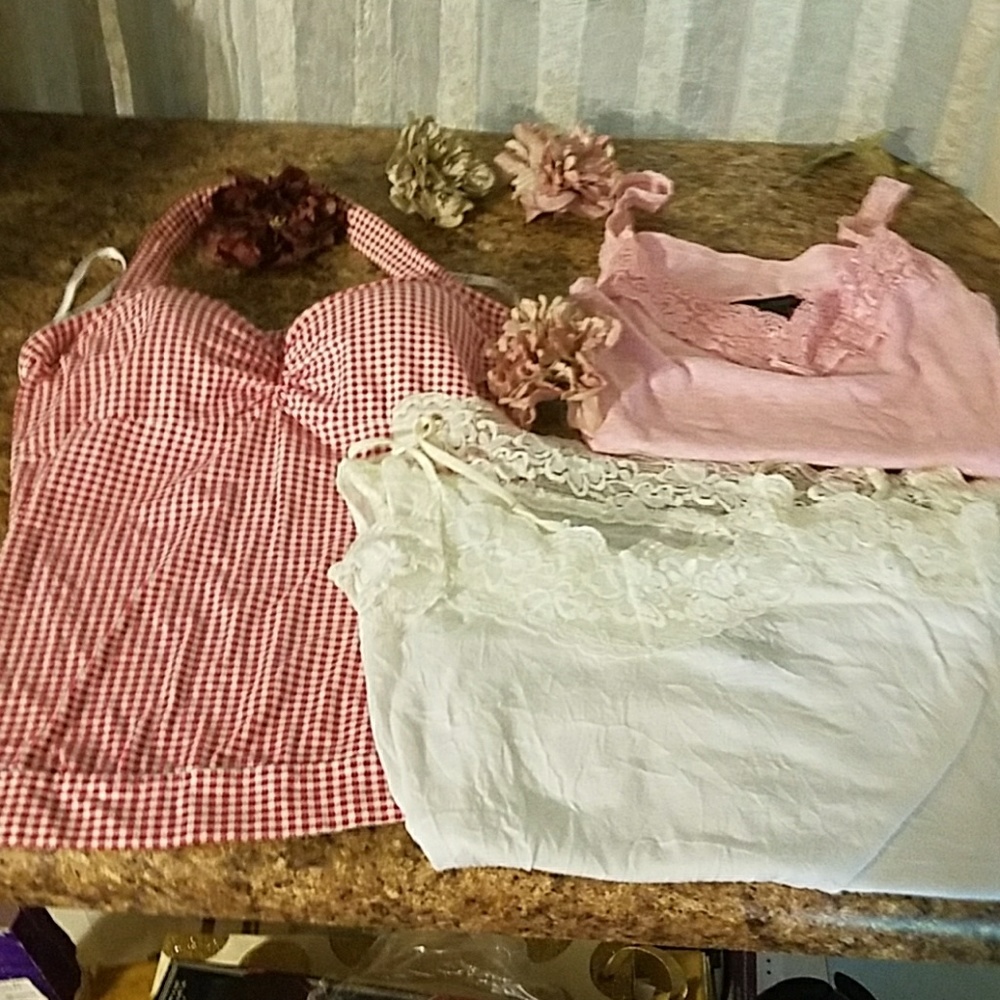 3 pc bundle , Tank white S , Tank pink M , Top M