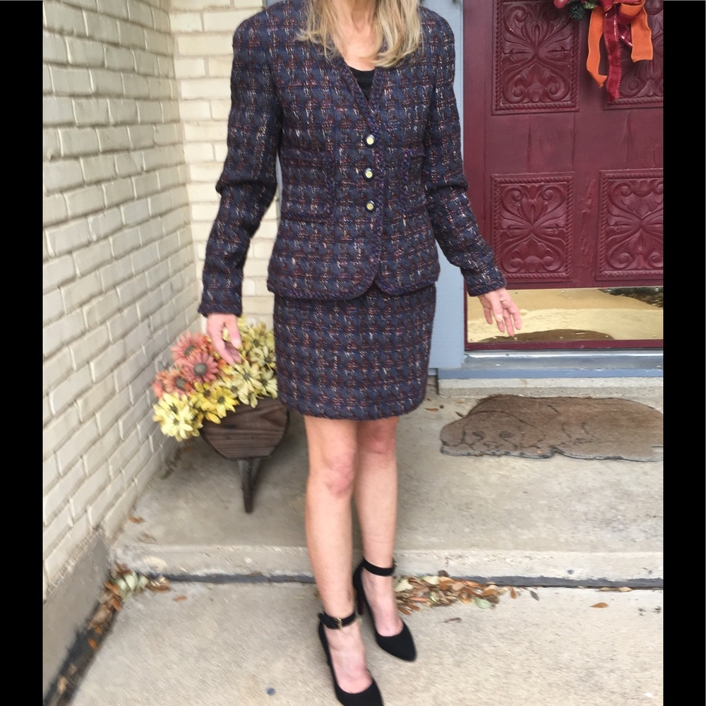 CHANEL wool/boucle JACKET SKIRT Classic SUIT FR36