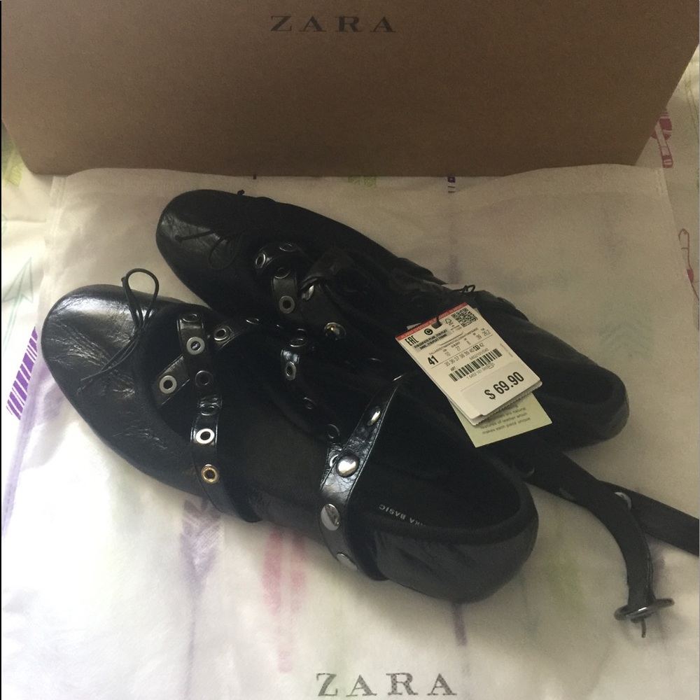 Strap up ZARA flats
