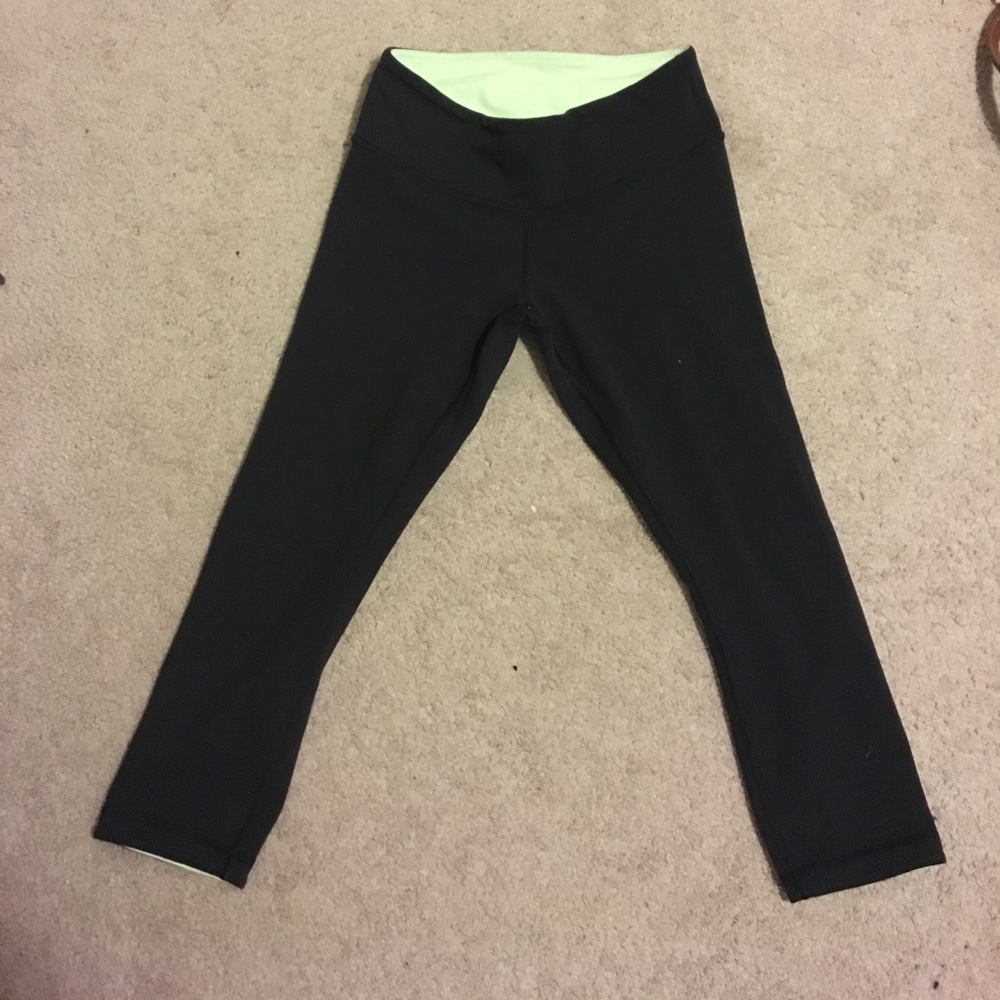 Lululemon size 6 reversible leggings!