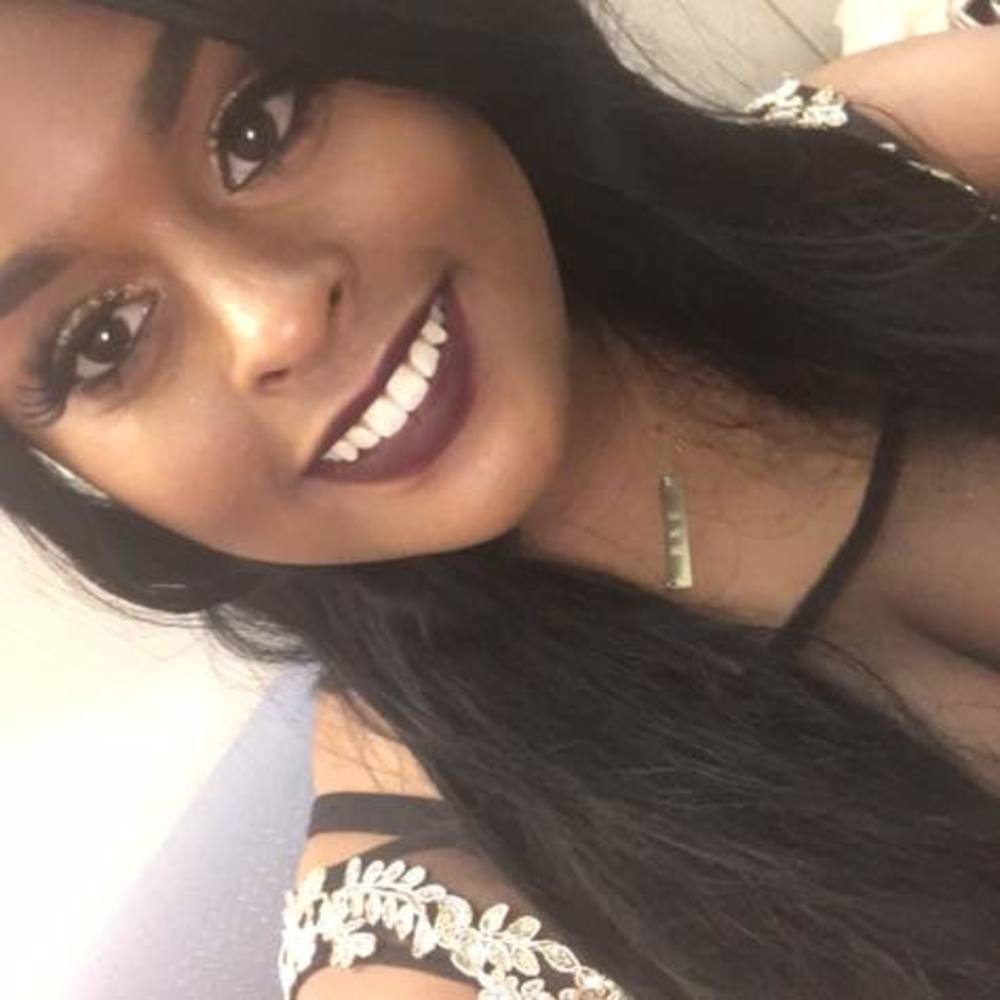 Meet your Posher, Estacia