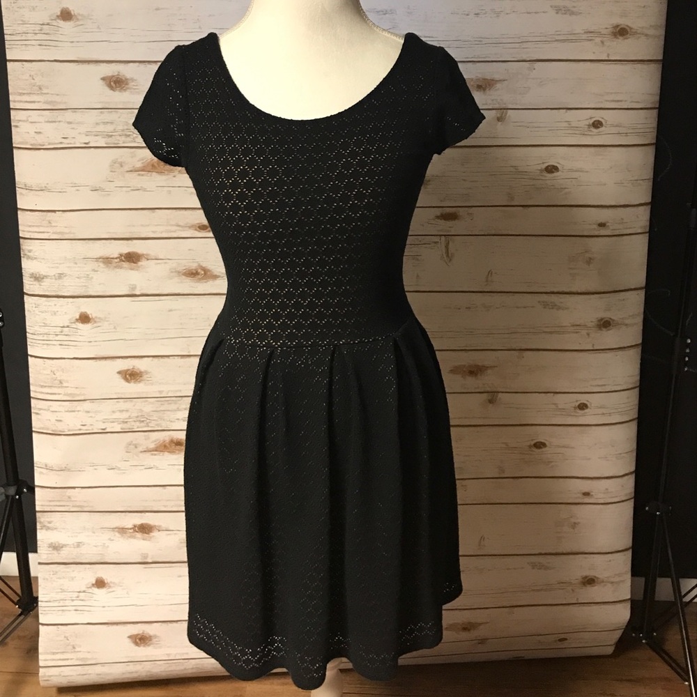 Aqua Scoop neck fit and flare dress size small