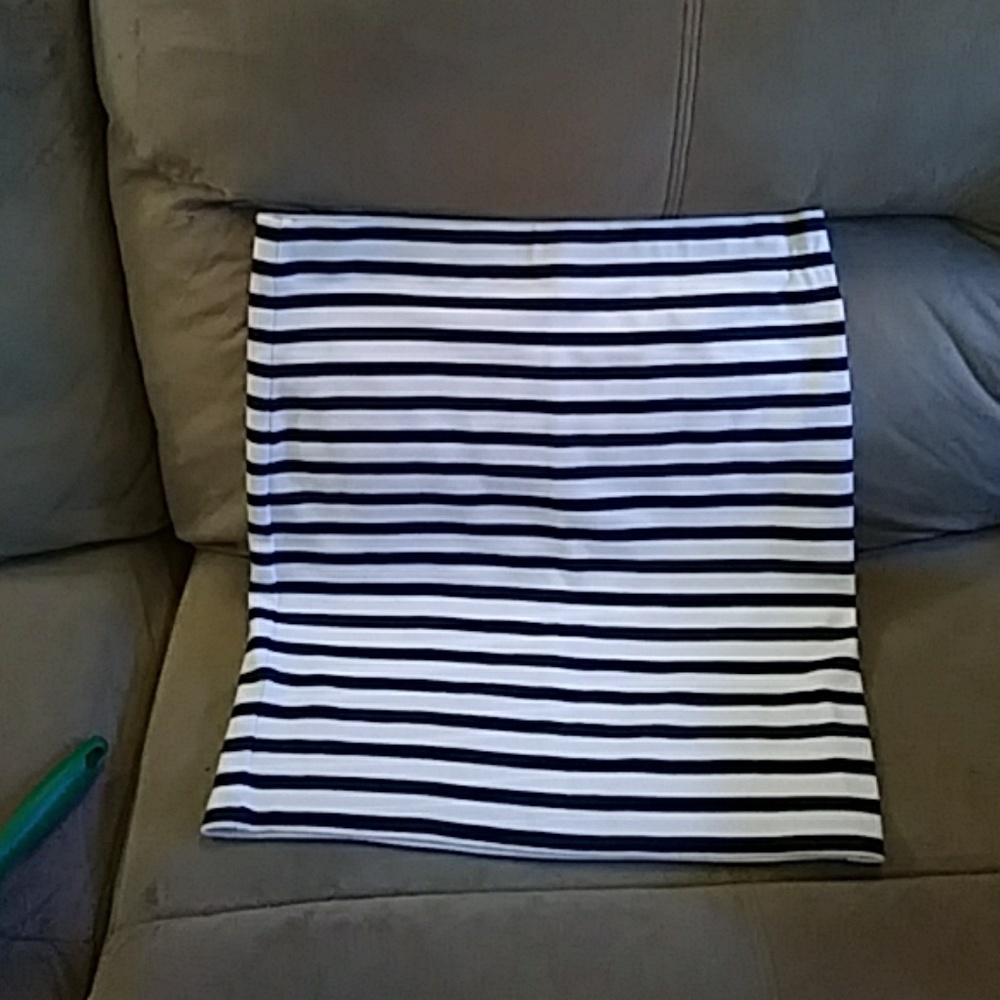 Wht. Navy striped cotton blen skirt