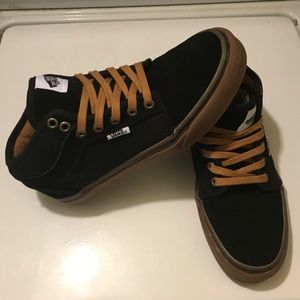 Brand new Chukka Midtop Vans