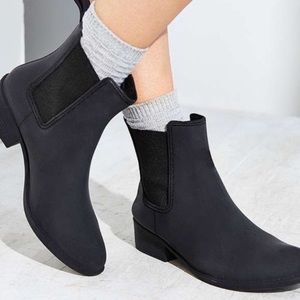 Rain boots. Matte black. Almond toe