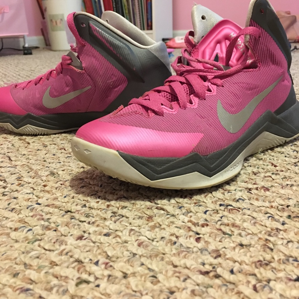 Basketball women's shoes
