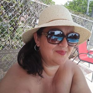 Meet your Posher, Elvira