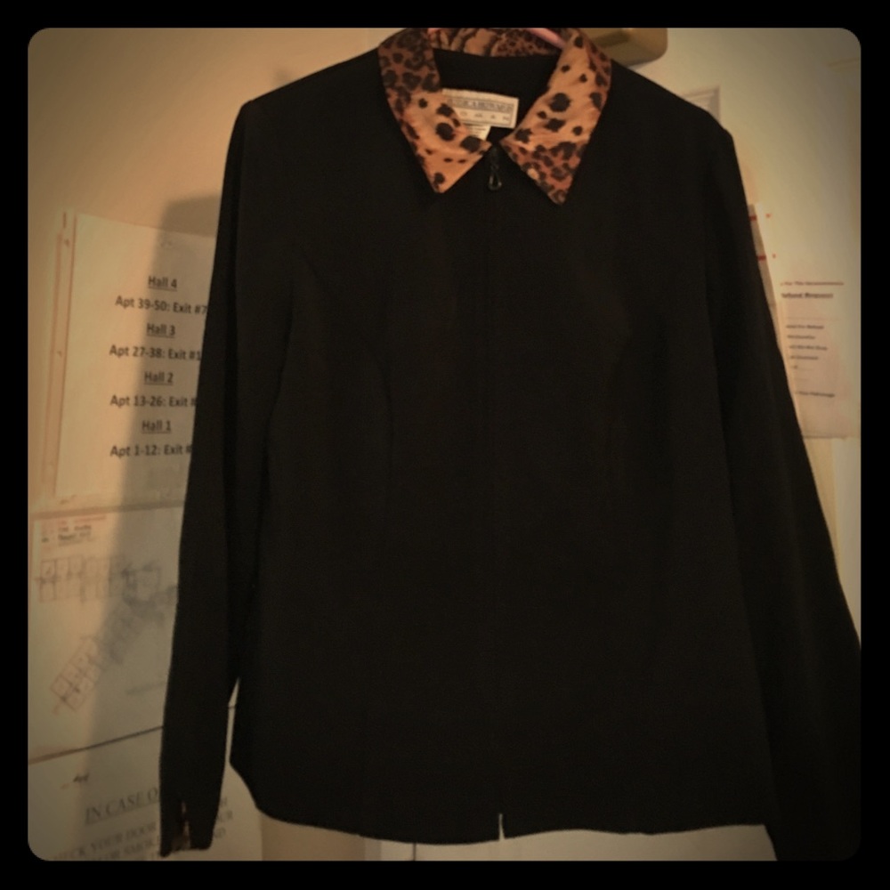 Jacket with leopard print collar and cuffs