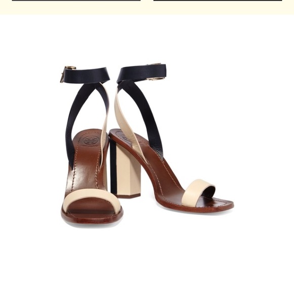 🎉SOLD🎉New Tory Burch Bleecker Strappy Sandals - Picture 2 of 8