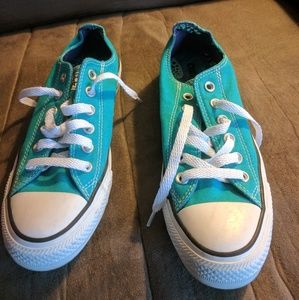 Women size 9 Converse sneakers