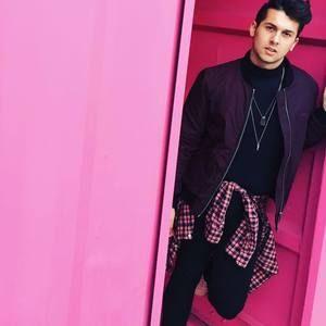 Meet your Posher, Carlo