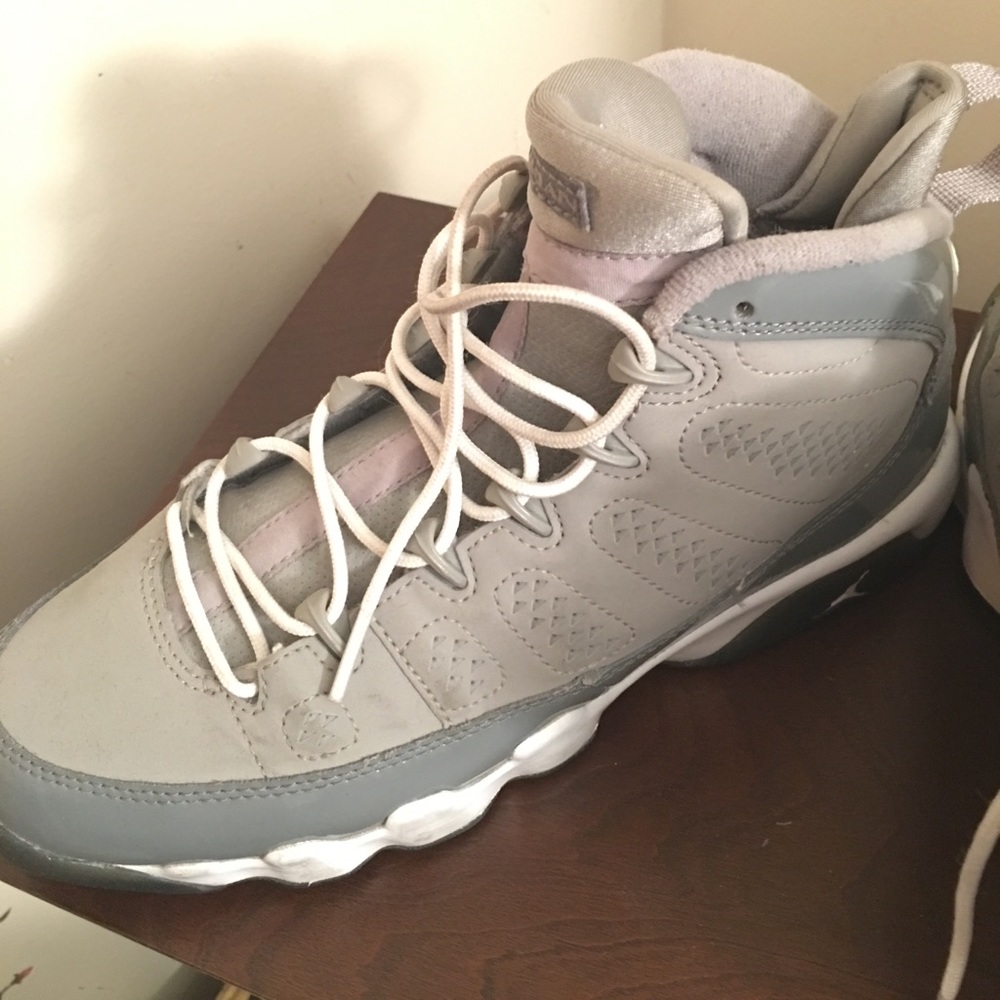 Air Jordan 9 (size 6.5 youth) (8 women's)