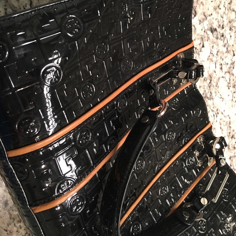 CLASSIC BLACK TORY BURCH