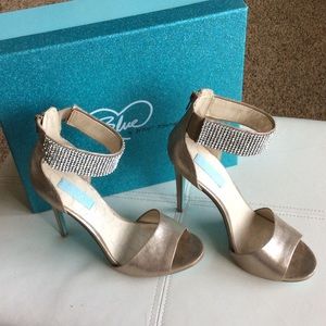 Betsey Johnson Blue 9.5 4" plus heel zip back