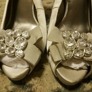 Nine West silk silver slingback pumps w crystals