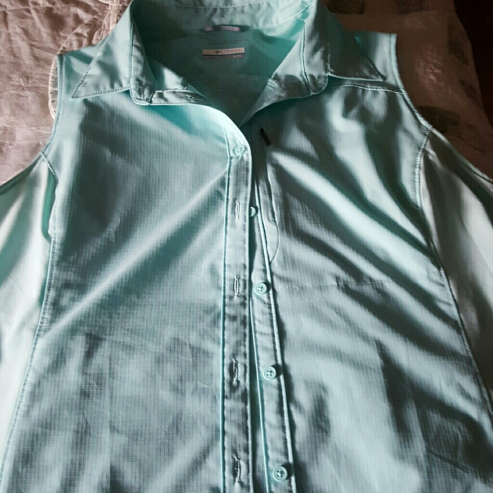 Sleeveless mint green button down